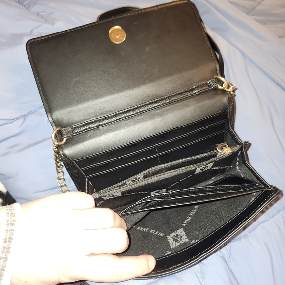 Anne Klein crossbody with Beautiful detailing. - Picture 3 of 4